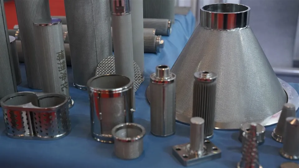 Element filtrujący ze spiekanej siatki