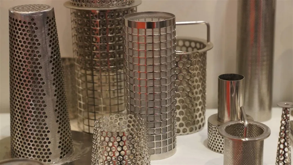 Wkład filtra z siatki kompozytowej z perforowanej płyty